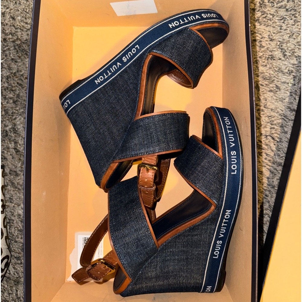 Louis Vuitton size: EU 41